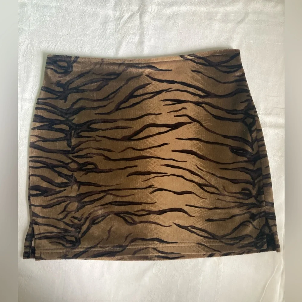 Vintage fuzzy faux tiger fur miniskirt : 90s : animal print - Picture 1 of 11